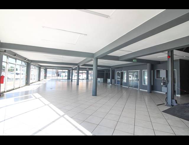 824M² SHOWROOM FOR SALE IN GLENLILLY